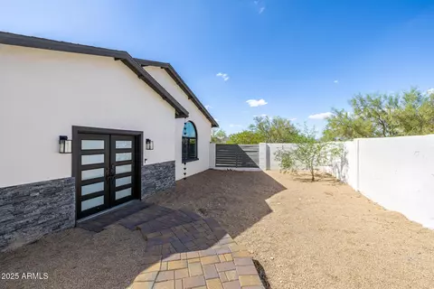 Exterior - 1807 W Joy Ranch Rd, Phoenix, AZ 85086 photo 4 of 11