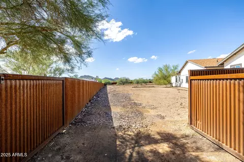 Exterior - 1807 W Joy Ranch Rd, Phoenix, AZ 85086 photo 10 of 11