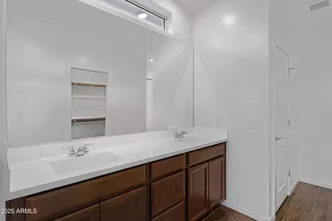 Bath - 6525 S 4th St, Phoenix, AZ 85042 photo 3 of 4