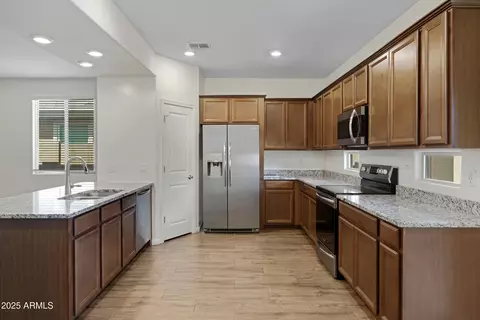 Kitchen - 6525 S 4th St, Phoenix, AZ 85042 photo 4 of 5