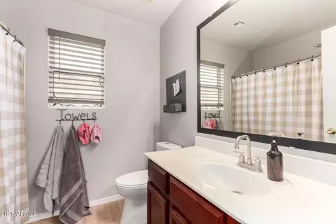 Bath - 4342 E Orchid Ln, Gilbert, AZ 85296 photo 2 of 2