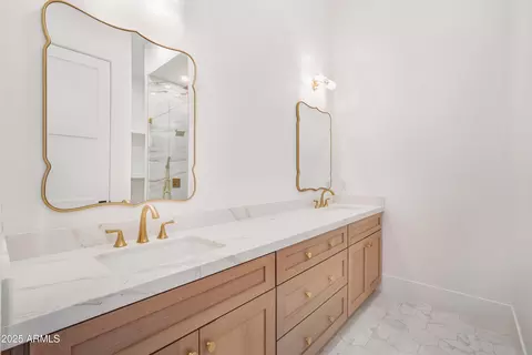 Bath - 830 E Steinbeck Dr, Phoenix, AZ 85086 photo 1 of 10