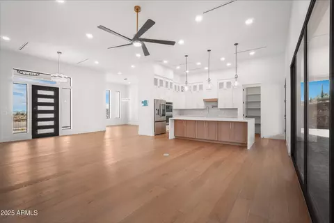 Living - 830 E Steinbeck Dr, Phoenix, AZ 85086 photo 3 of 9