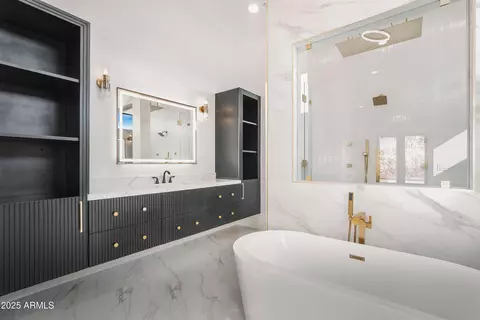 Bath - 830 E Steinbeck Dr, Phoenix, AZ 85086 photo 5 of 10