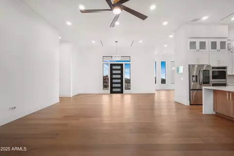Living - 830 E Steinbeck Dr, Phoenix, AZ 85086 photo 4 of 9