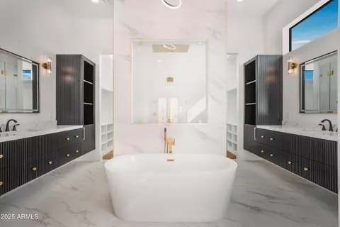 Bath - 830 E Steinbeck Dr, Phoenix, AZ 85086 photo 3 of 10