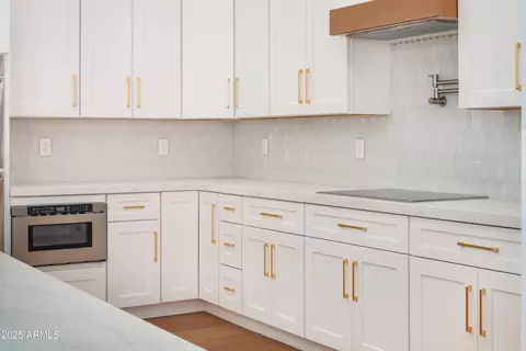 Kitchen - 830 E Steinbeck Dr, Phoenix, AZ 85086 photo 5 of 6