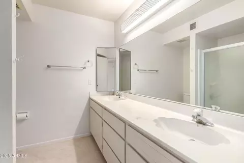 Bath - 1500 E Julie Dr, Tempe, AZ 85283 photo 2 of 2