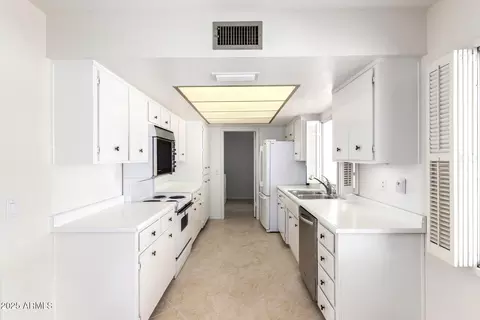 Kitchen - 1500 E Julie Dr, Tempe, AZ 85283 photo 1 of 2