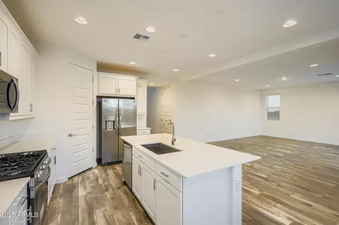 8331 E Petunia Ave, Mesa, AZ 85212 photo 4