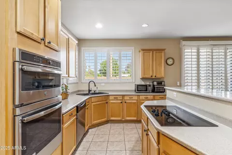 Kitchen - 6409 N 11th Dr, Phoenix, AZ 85013 photo 3 of 5