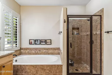 Bath - 6409 N 11th Dr, Phoenix, AZ 85013 photo 2 of 4