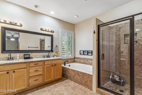 Bath - 6409 N 11th Dr, Phoenix, AZ 85013 photo 1 of 4