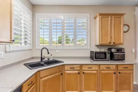 Kitchen - 6409 N 11th Dr, Phoenix, AZ 85013 photo 5 of 5