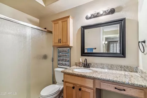 Bath - 6409 N 11th Dr, Phoenix, AZ 85013 photo 4 of 4
