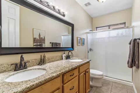 Bath - 6409 N 11th Dr, Phoenix, AZ 85013 photo 3 of 4