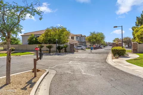 View/Area - 6409 N 11th Dr, Phoenix, AZ 85013 photo 1 of 1
