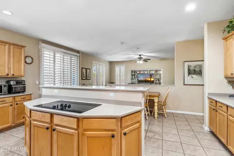 Kitchen - 6409 N 11th Dr, Phoenix, AZ 85013 photo 4 of 5