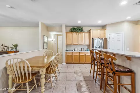 Dining - 6409 N 11th Dr, Phoenix, AZ 85013 photo 3 of 4