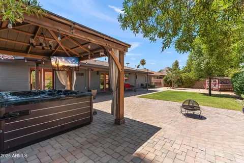 Exterior - 2612 E Cortez St, Phoenix, AZ 85028 photo 2 of 11