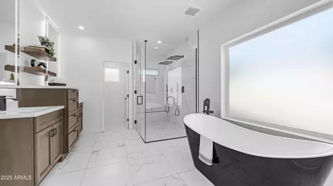 Bath - 4108 E Clarendon Ave, Phoenix, AZ 85018 photo 1 of 11