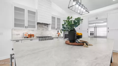 Kitchen - 4108 E Clarendon Ave, Phoenix, AZ 85018 photo 4 of 7