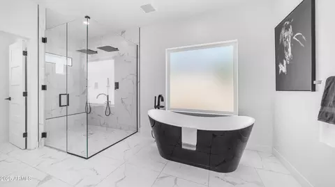 Bath - 4108 E Clarendon Ave, Phoenix, AZ 85018 photo 2 of 11