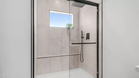 Bath - 4108 E Clarendon Ave, Phoenix, AZ 85018 photo 9 of 11