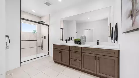 Bath - 4108 E Clarendon Ave, Phoenix, AZ 85018 photo 8 of 11