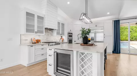 Kitchen - 4108 E Clarendon Ave, Phoenix, AZ 85018 photo 7 of 7