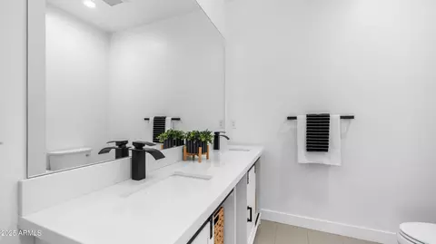 Bath - 4108 E Clarendon Ave, Phoenix, AZ 85018 photo 10 of 11