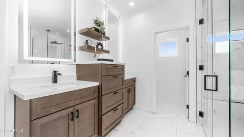 Bath - 4108 E Clarendon Ave, Phoenix, AZ 85018 photo 5 of 11
