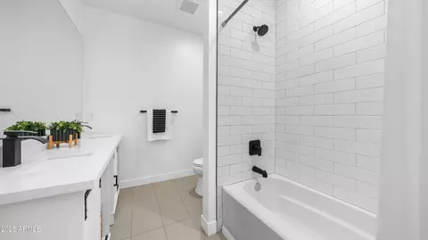 Bath - 4108 E Clarendon Ave, Phoenix, AZ 85018 photo 11 of 11