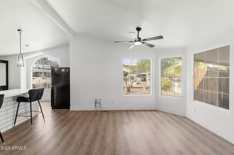 2431 E Tonto Ln, Phoenix, AZ 85050 photo 9