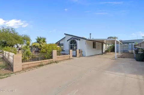2431 E Tonto Ln, Phoenix, AZ 85050 photo 4