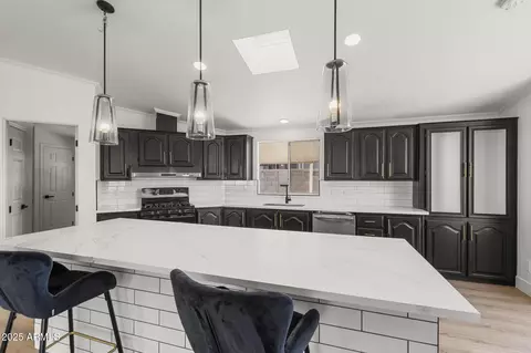 2431 E Tonto Ln, Phoenix, AZ 85050 photo 19