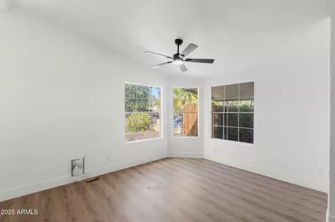 2431 E Tonto Ln, Phoenix, AZ 85050 photo 8