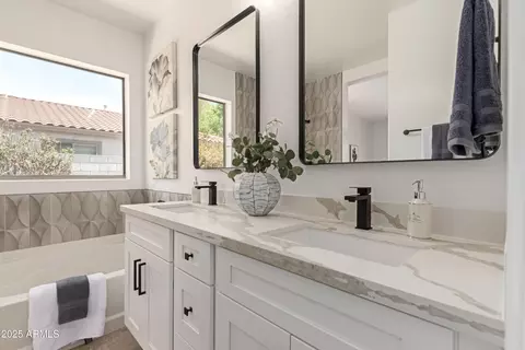 Bath - 1332 E Cassia Ln, Gilbert, AZ 85298 photo 2 of 4