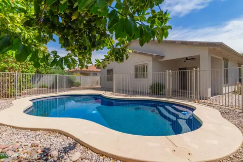 Exterior - 1332 E Cassia Ln, Gilbert, AZ 85298 photo 4 of 6