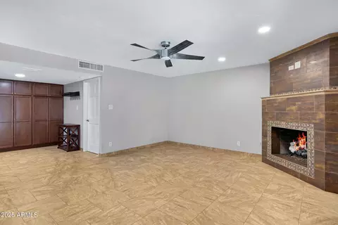 Living - 4643 E Kathleen Rd, Phoenix, AZ 85032 photo 6 of 9
