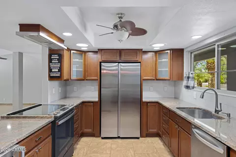 Kitchen - 4643 E Kathleen Rd, Phoenix, AZ 85032 photo 4 of 8