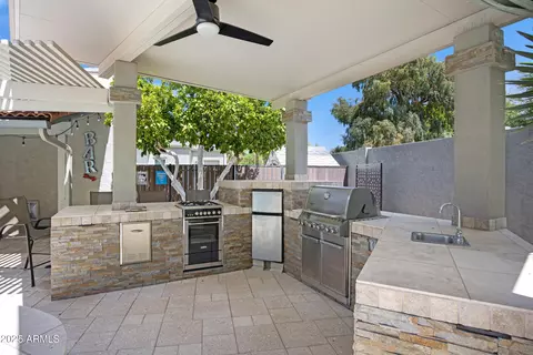 Kitchen - 4643 E Kathleen Rd, Phoenix, AZ 85032 photo 8 of 8
