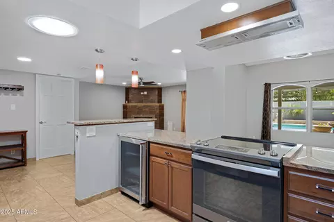 Kitchen - 4643 E Kathleen Rd, Phoenix, AZ 85032 photo 7 of 8
