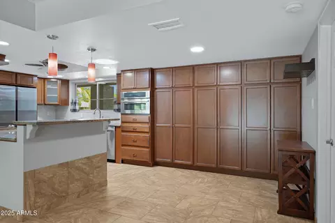 Kitchen - 4643 E Kathleen Rd, Phoenix, AZ 85032 photo 3 of 8