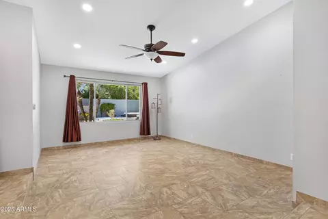 Living - 4643 E Kathleen Rd, Phoenix, AZ 85032 photo 4 of 9