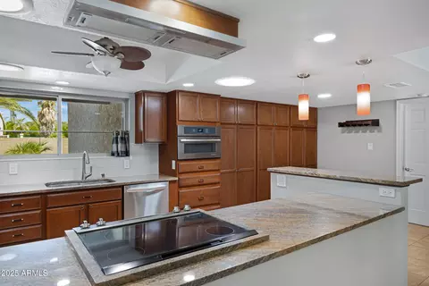 Kitchen - 4643 E Kathleen Rd, Phoenix, AZ 85032 photo 5 of 8