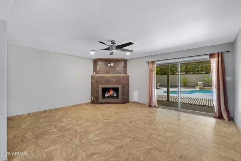 Living - 4643 E Kathleen Rd, Phoenix, AZ 85032 photo 5 of 9