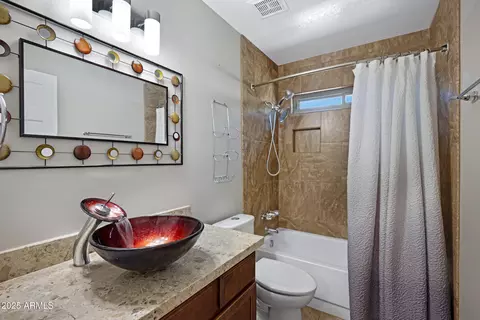 Bath - 4643 E Kathleen Rd, Phoenix, AZ 85032 photo 3 of 3