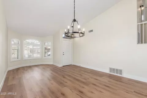 122 S Cobblestone Dr, Gilbert, AZ 85296 photo 6