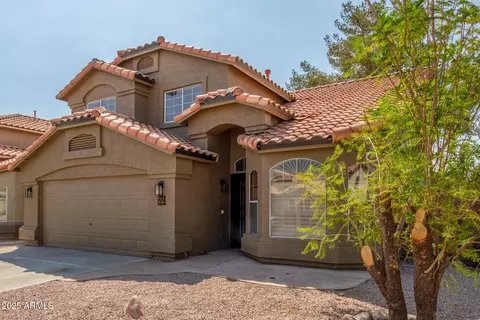 122 S Cobblestone Dr, Gilbert, AZ 85296 photo 2